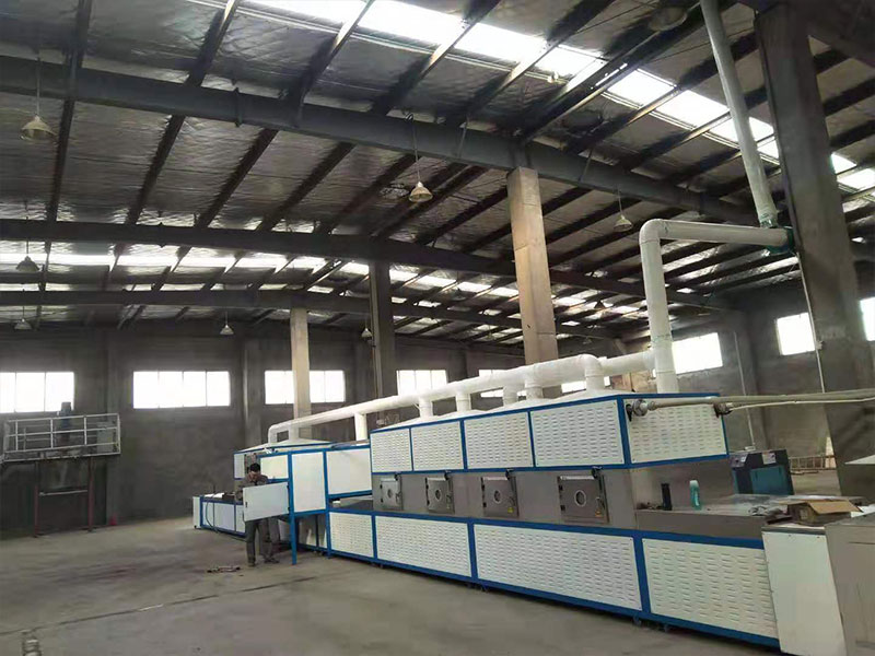 選對(duì)微波烘干設(shè)備不難！多行業(yè)適配方法 + 低碳考量