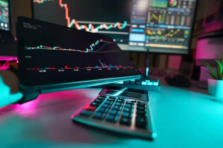 CCL Stock: Carnival Share Price Drivers and Outlook
